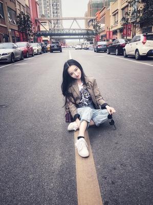 一个人免费播放在线观看_: 脉动社会的热点，未来的你是否愿意参与？